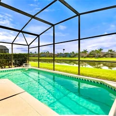 Ref 04. Lake Berkley. Superb Villa lake view and own pool.