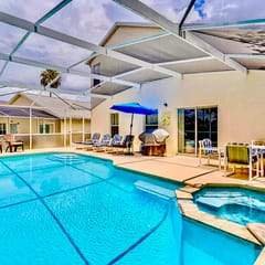 Ref 991PF. Modern villa, own pool. Pet friendly. Near Disney