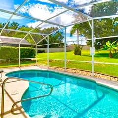 Ref 9900PF. Stunning villa own pool, games room. Near Disney