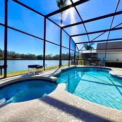 Ref 18. Fabulous lake view villa, own pool/spa. Lake Berkley