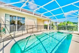 Ref 86. Stunning Villa with pool. Recent refurb. Near Disney