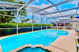 Ref 991PF. Modern villa, own pool. Pet friendly. Near Disney