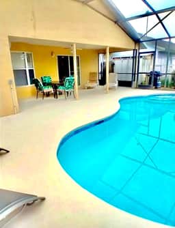 Ref 994PF. Modern lake view pool home. Very close to Disney