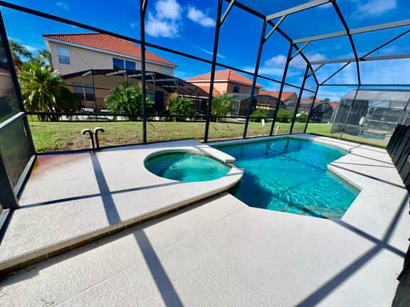 Ref 37. Modern family 6 Bed Villa with pool/spa. Nr Disney