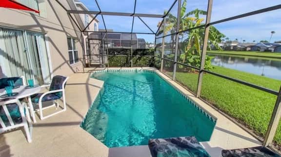 Ref 04. Lake Berkley. Superb Villa  lake view and own pool.