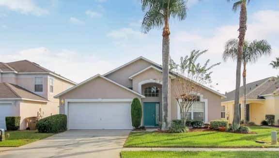Ref 04. Lake Berkley. Superb Villa  lake view and own pool.
