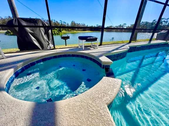 Ref 18. Fabulous lake view villa, own pool/spa. Lake Berkley