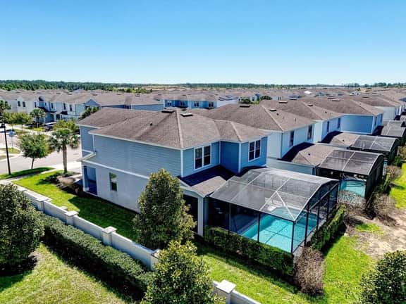 Ref 28. Family home on Stunning waterpark Windsor Resort - Image 2