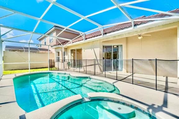 Ref 86. Stunning Villa with pool. Recent refurb. Near Disney