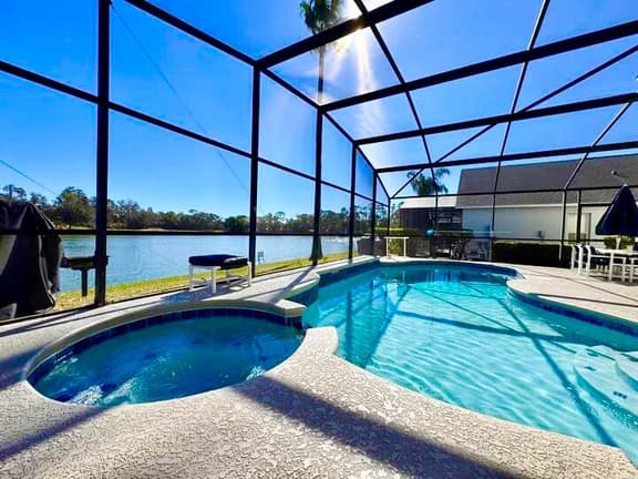 Ref 18. Fabulous lake view villa, own pool/spa. Lake Berkley